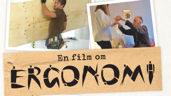 En film om ergonomi. En byggarbetare bär en skiva plywood, och en kvinna hjälper en äldre man att resa sig.